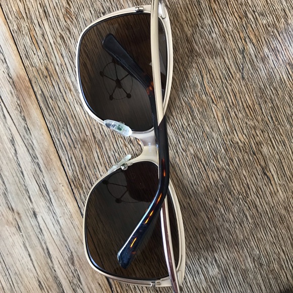 Gold framed prescription sunglasses - Picture 3 of 3